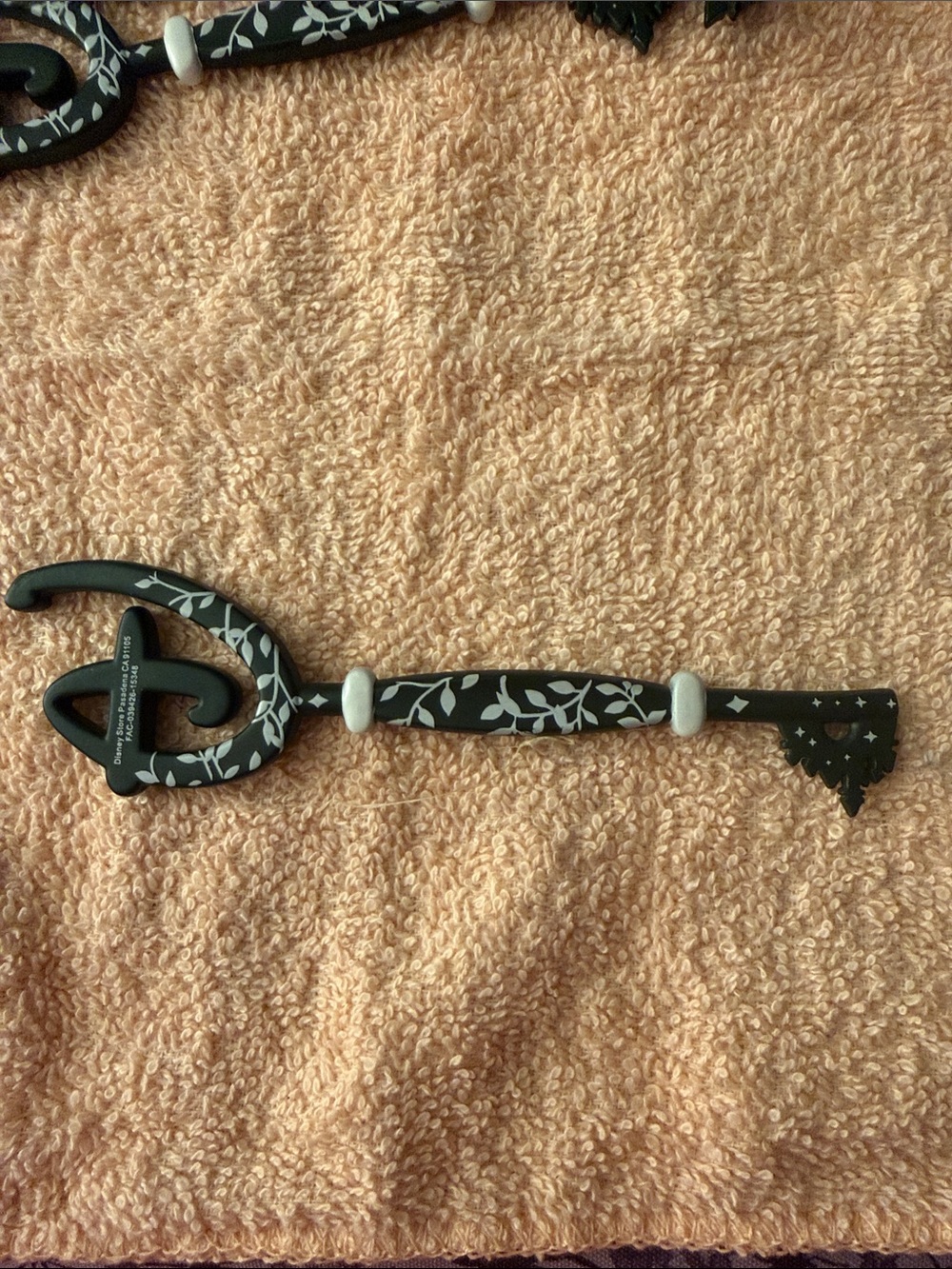 Disney Store “Magic Key” - Picture 2 of 2